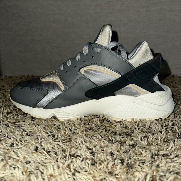 Size 10.5 - Nike Air Huarache Light Smoke Grey - Picture 2 of 13